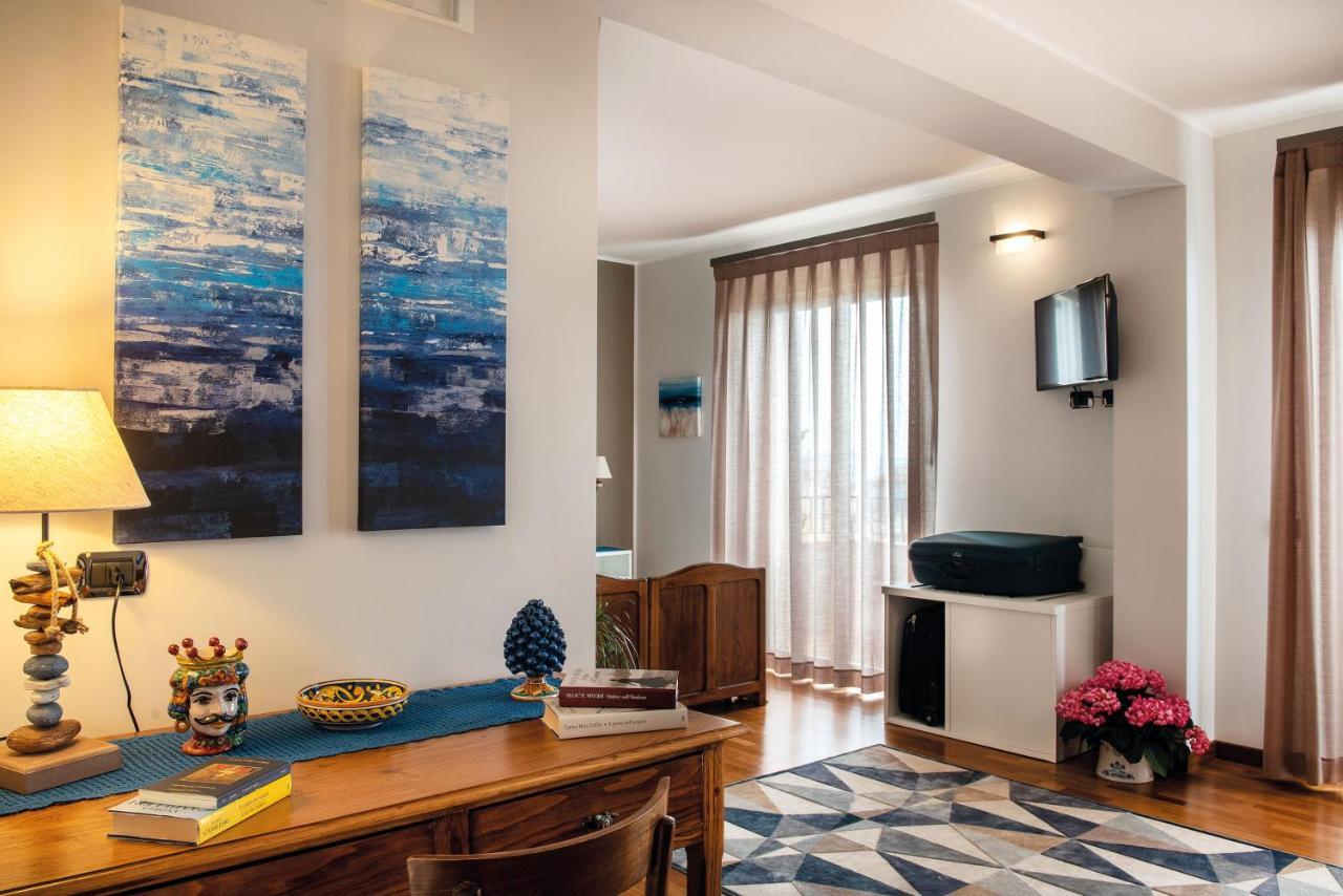 Torrevarata - Guest Rooms Santa Teresa di Riva Kültér fotó