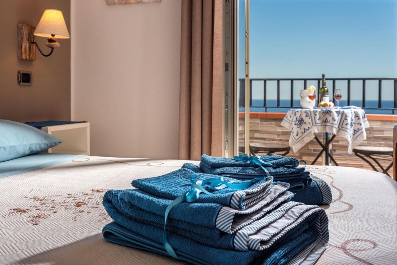 Torrevarata - Guest Rooms Santa Teresa di Riva Kültér fotó